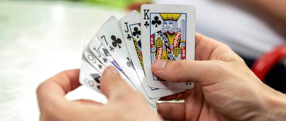 Spela Banka Bäver Steg-för-steg guide om hur man spelar och får lika många kort.